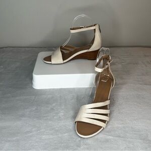 NWOB FRANCO SARTO Dutch Wedge Leather Ankle Strap Padded Sole Cream Sandals Sz 6